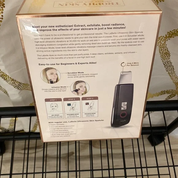 Trophy Skin’s LaBelle Ultrasonic Skin Spatula - Picture 2 of 2